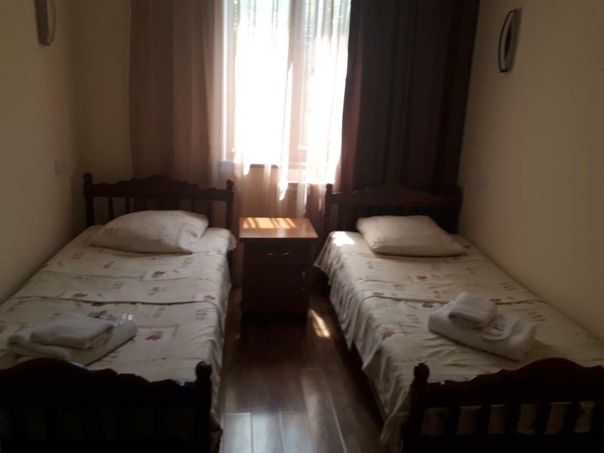 Hotel Vivas Goris Exterior photo